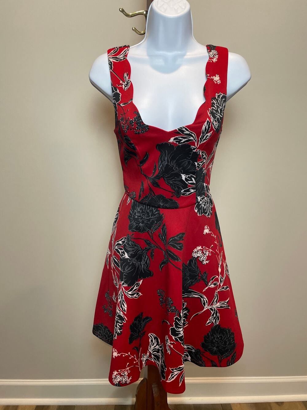 Trixxi Clothing Company Floral Fit & Flare Mini Dress Size M Red NWT